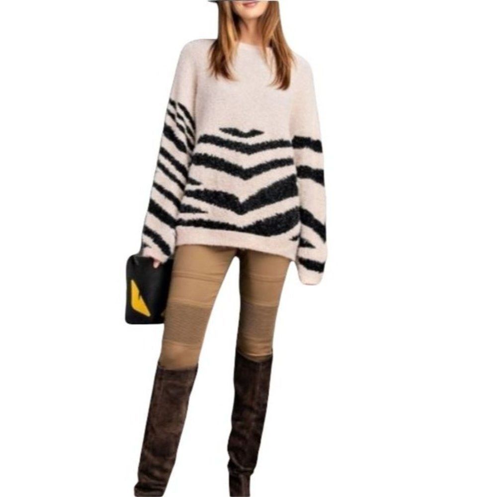 Easel Oversized Fuzzy Pullover Sweater Black White